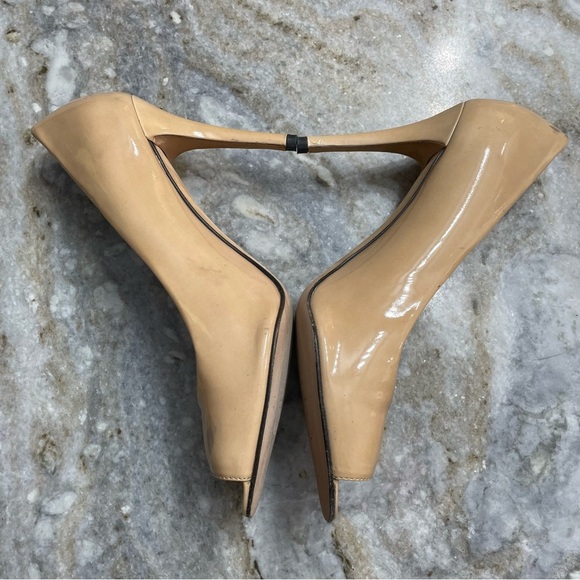 Stuart Weitzman Beige Nude Patent Leather Peep Toe Pump Women’s Size 8.5 - Picture 6 of 13